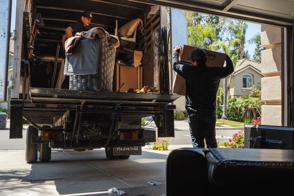 <b>Clear the Clutter, Reclaim Your Space!&nbsp;</b><div><b><i><br></i></b><div><ul><li><span style="letter-spacing: 0.01em; color: hsl(var(--foreground) / var(--tw-text-opacity));"><i>"We do more than just haul away junk</i>—</span><i style="letter-spacing: 0.01em; color: hsl(var(--foreground) / var(--tw-text-opacity));">we give you back the freedom to enjoy your home and business without the mess."&nbsp;</i></li></ul></div></div>