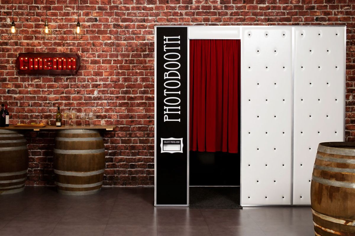 Capture Event Highlights with Photo Booths